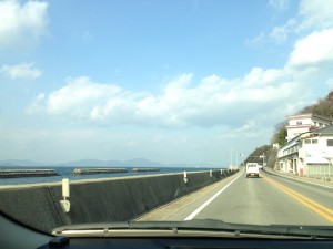 愛媛の海沿いの道
